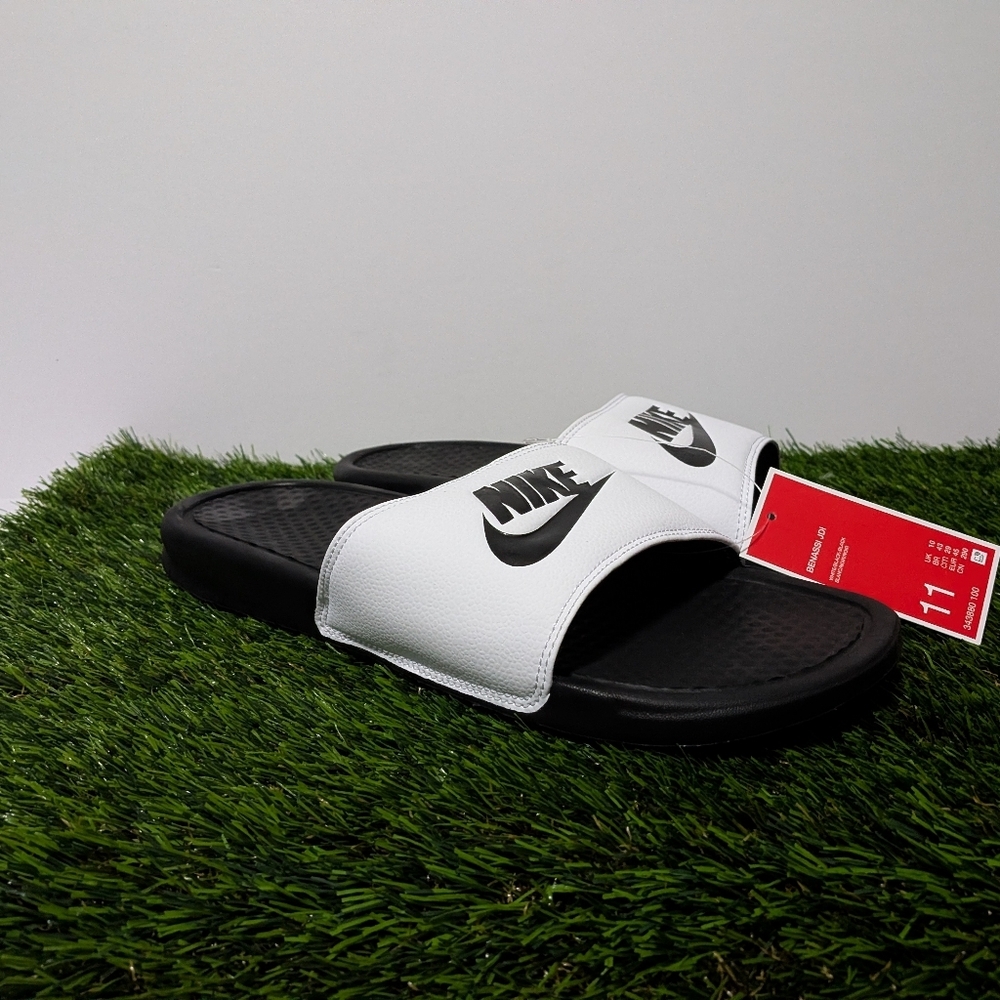 Nike Benassi JDI Slides